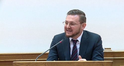 Салман Дадаев. Скриншот видео администрации г.Махачкалы https://www.youtube.com/watch?v=IM_8kqRb2а