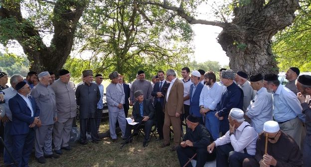 Встреча адвокатов с советом тейпов в с.Нестеровском. Фото Умара Йовлой для "Кавказского узла".
