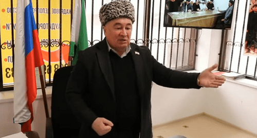 Малсаг Ужахов. Кадр видео Руслана Йоулоя https://www.youtube.com/watch?v=LyQWrv2FfPc&t=21s Малсаг Ужахов. Кадр видео Руслана Йоулоя https://www.youtube.com/watch?v=LyQWrv2FfPc&t=21s