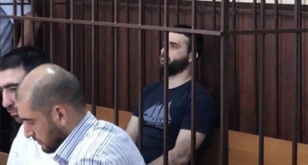 Абдулмумин Гаджиев в зале суда. Фото: Саид Вагабов https://chernovik.net/content/lenta-novostey/abdulmumina-gadzhieva-ostavili-pod-arestom-do-13-sentyabrya