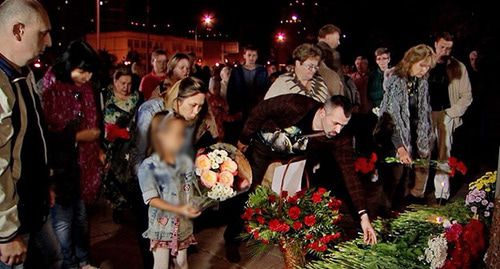 Акция памяти по погибшим во время взрыва дома на улице Гурьянова. Москва, 9 сентября 2019 г. Скриншот видео ТВЦ https://www.tvc.ru/news/show/id/168007 Акция памяти по погибшим во время взрыва дома на улице Гурьянова. Москва, 9 сентября 2019 г. Скриншот видео ТВЦ https://www.tvc.ru/news/show/id/168007