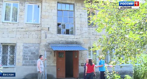 Аварийный дом в Беслане. Фото: кадр видео ГТРК "Алания" https://www.youtube.com/watch?v=9HFScGU-uj4 Аварийный дом в Беслане. Фото: кадр видео ГТРК "Алания" https://www.youtube.com/watch?v=9HFScGU-uj4