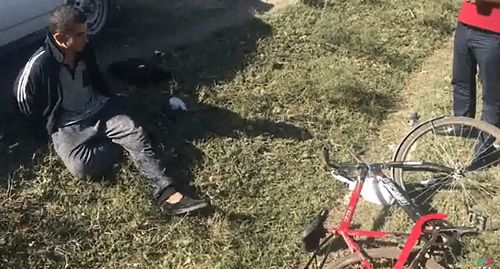 Задержание 19-летнего предполагаемого боевика в Дагестане. Фото: кадр видео РИА "Дагестан" https://www.youtube.com/watch?v=0j9HqCxqvQ0 Задержание 19-летнего предполагаемого боевика в Дагестане. Фото: кадр видео РИА "Дагестан" https://www.youtube.com/watch?v=0j9HqCxqvQ0