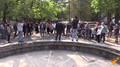Митинг сотрудников "Тбилавиамшени" 17 сентября. Фото: скриншот с видео на канале в Youtube Sputnik Georgia https://www.youtube.com/watch?v=IvjjsFO9qbQ Митинг сотрудников "Тбилавиамшени" 17 сентября. Фото: скриншот с видео на канале в Youtube Sputnik Georgia https://www.youtube.com/watch?v=IvjjsFO9qbQ