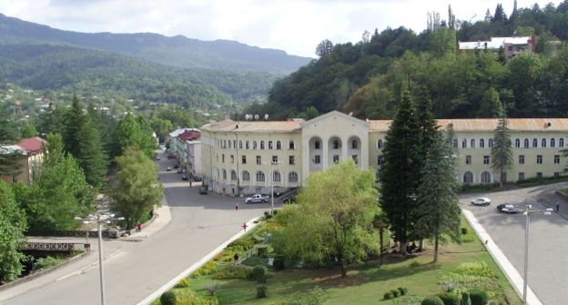 Ткибули. Фото: Liujha https://commons.wikimedia.org/wiki/Category:Tkibuli#/media/File:ტყიბული.jpg