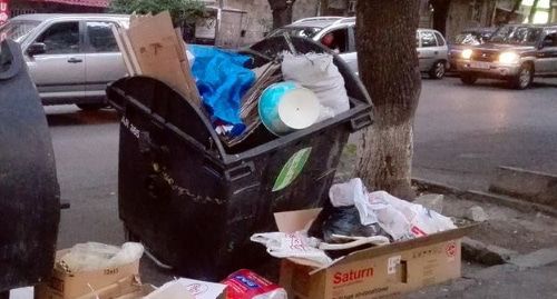 Мусорный контейнер в Ереване. Фото Армине Мартиросян для "Кавказского узла".
