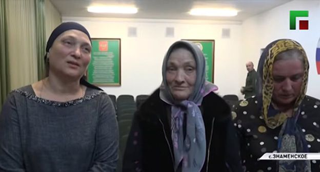 Жительницы Чечни, съездившие в Северную Осетию к гадалке. Скриншот видео ЧГТРК "Грозный" https://www.youtube.com/watch?v=Y7oXz5S94KI&feature=youtu.be
