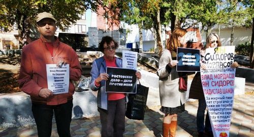 Пикет в Ростове-на-Дону против политических репрессий. Фото Константина Волгина для "Кавказского узла" Пикет в Ростове-на-Дону против политических репрессий. Фото Константина Волгина для "Кавказского узла"
