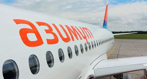 Самолёт авиакомпании "Азимут". Фото: пресс-служба Авиакомпания "Азимут" https://azimuth.aero/ru/about/fleet Самолёт авиакомпании "Азимут". Фото: пресс-служба Авиакомпания "Азимут" https://azimuth.aero/ru/about/fleet