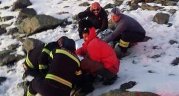 Эвакуация альпинистов в Казбегском районе. Фото Служба управления чрезвычайными ситуациями Грузии
Эвакуация альпинистов в Казбегском районе. Фото Служба управления чрезвычайными ситуациями Грузии