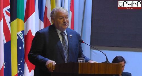 Выступление Константина Затулина на форуме в Степанакерте. Фото: кадр видео https://www.youtube.com/watch?v=5pYVDTSyC58 Выступление Константина Затулина на форуме в Степанакерте. Фото: кадр видео https://www.youtube.com/watch?v=5pYVDTSyC58