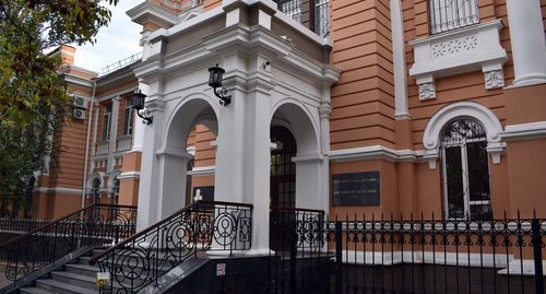 Крыльцо Ростовского областного суда. Фото Константина Волгина для "Кавказского узла"
Крыльцо Ростовского областного суда. Фото Константина Волгина для "Кавказского узла"