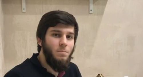Алибек Мирзеханов. © Кадр видео со страницы Алибека Мирзеханова в инстаграме, instagram.com/alibek_asad/ Алибек Мирзеханов. © Кадр видео со страницы Алибека Мирзеханова в инстаграме, instagram.com/alibek_asad/