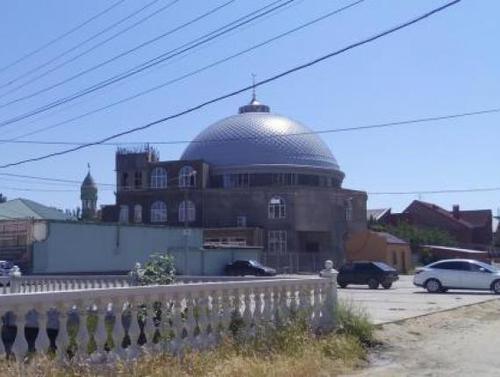 Здание мечети на улице Венгерских бойцов в Махачкале. Фото Патимат Махмудовой для «Кавказского узла» Здание мечети на улице Венгерских бойцов в Махачкале. Фото Патимат Махмудовой для «Кавказского узла»