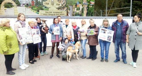 Участники акции на площади в Батайске. Фото Валерия Люгаева для "Кавказского узла". Участники акции на площади в Батайске. Фото Валерия Люгаева для "Кавказского узла".