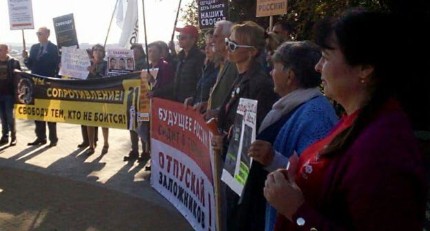 Участники акции в защиту Владислава Мордасова и Яна Сидорова в Ростове-на-Дону. Фото  Валерия Люгаева для "Кавказского узла".
