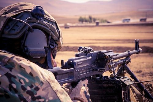 Военнослужащий армии Азербайджана во время учений. Фото: пресс-служба Министерства Обороны Азербайджана. https://mod.gov.az/ru Военнослужащий армии Азербайджана во время учений. Фото: пресс-служба Министерства Обороны Азербайджана. https://mod.gov.az/ru