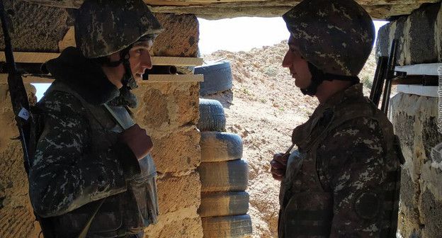Боевое дежурство на передовой в армии НКР. Фото: Пресс-служба МО Армении http://www.mil.am/hy/news/7038