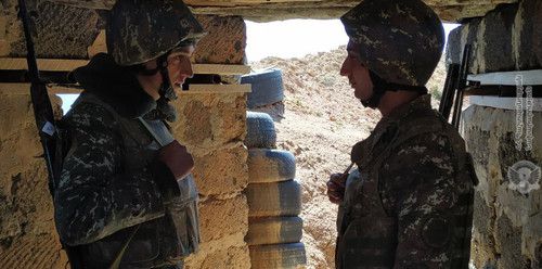 Боевое дежурство на передовой в армии НКР. Фото: Пресс-служба МО Армении http://www.mil.am/hy/news/7038 Боевое дежурство на передовой в армии НКР. Фото: Пресс-служба МО Армении http://www.mil.am/hy/news/7038