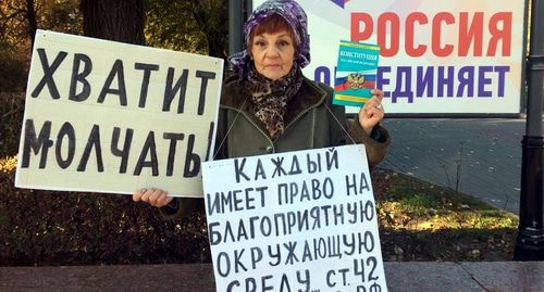 Одиночный пикет Галины Тихенко в поддержку протестующих в Шиесе. Волгоград, 3 ноября 2019 года. Фото Татьяны Филимоновой для "Кавказского узла". Одиночный пикет Галины Тихенко в поддержку протестующих в Шиесе. Волгоград, 3 ноября 2019 года. Фото Татьяны Филимоновой для "Кавказского узла".