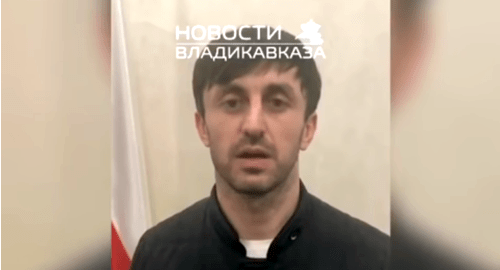 Бывший депутат собрания представителей Ардонского района Василий Гогичаев во время видеообращения. Стоп-кадр видео YouTube канала "ОcНова". https://www.youtube.com/watch?time_continue=25&v=eldfEN9Ds3s&feature=emb_title Бывший депутат собрания представителей Ардонского района Василий Гогичаев во время видеообращения. Стоп-кадр видео YouTube канала "ОcНова". https://www.youtube.com/watch?time_continue=25&v=eldfEN9Ds3s&feature=emb_title