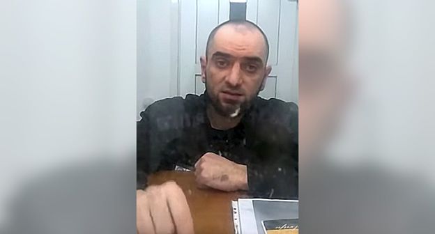 Видеообращение Аслана Черкесова. Стоп-кадр видео, опубликованного на YouTube-канале "Рravakbr". https://www.youtube.com/watch?v=I30k9Ca17AM