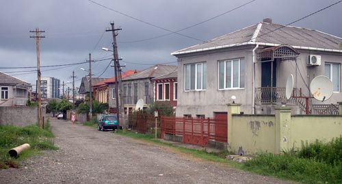 Улица в Поти, Грузия. Фото: Aktron, https://commons.wikimedia.org/wiki/Category:Poti,_Georgia#/media/File:Poti,_ulice.jpg
Улица в Поти, Грузия. Фото: Aktron, https://commons.wikimedia.org/wiki/Category:Poti,_Georgia#/media/File:Poti,_ulice.jpg