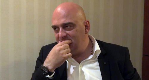 Сандро Брегадзе. Стоп-кадр видео STARVISION TV Georgia https://www.youtube.com/watch?v=A1KbbuWwnJw Сандро Брегадзе. Стоп-кадр видео STARVISION TV Georgia https://www.youtube.com/watch?v=A1KbbuWwnJw
