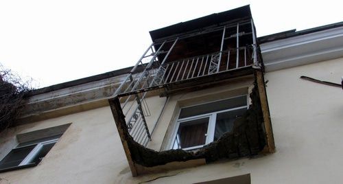 Обрушившийся балкон в доме № 13 на ул. Мира в Волгограде. Фото Вячеслава Ященко для "Кавказского узла" Обрушившийся балкон в доме № 13 на ул. Мира в Волгограде. Фото Вячеслава Ященко для "Кавказского узла"