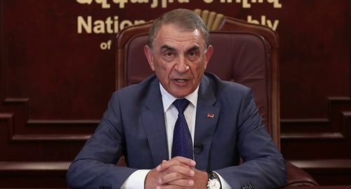 Бывший спикер парламента Армении Ара Баблоян. Стоп-кадр видео канала YouTube
"Hayer Tv" https://www.youtube.com/watch?v=x1MUDB1VW0k Бывший спикер парламента Армении Ара Баблоян. Стоп-кадр видео канала YouTube
"Hayer Tv" https://www.youtube.com/watch?v=x1MUDB1VW0k