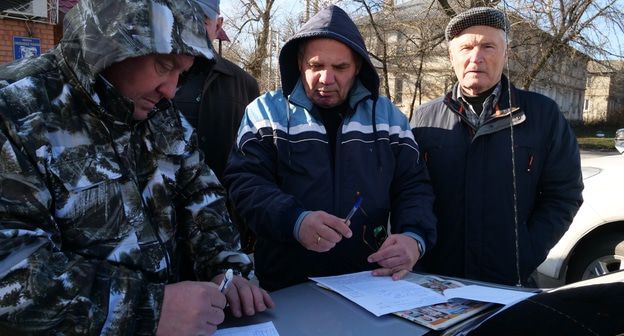Бывшие сотрудники "Кингкоула" в Гуково. 16 ноября 2019 года. Фото Вячеслава Прудникова для "Кавказского узла"