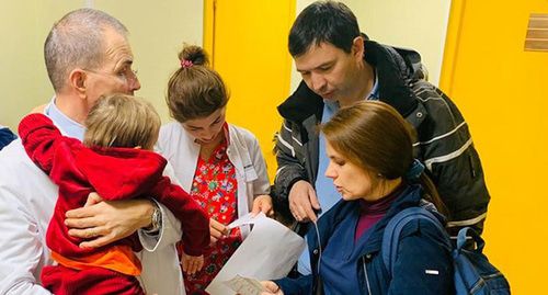 Прибытие детей из Ирака в Москву. 18 ноября 2019 г. Фото: пресс-служба Министерства здравоохранения РФ https://www.rosminzdrav.ru/news/2019/11/18/12838-soobschenie-press-sluzhby-minzdrava-rossii Прибытие детей из Ирака в Москву. 18 ноября 2019 г. Фото: пресс-служба Министерства здравоохранения РФ https://www.rosminzdrav.ru/news/2019/11/18/12838-soobschenie-press-sluzhby-minzdrava-rossii