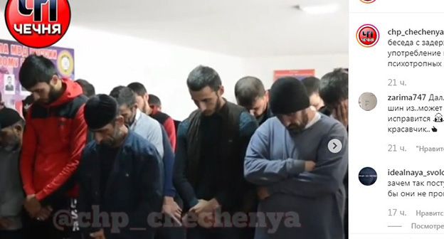 Кадр из видеосюжета о "воспитательной беседе" с задержанными за употребление психотропных веществ. Стоп-кадр видео Instagram chp_chechenya
 https://www.instagram.com/p/B5A1_QSFQDH/