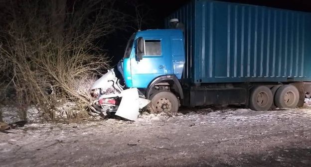 Последствия ДТП в Моздокском районе на участке автодороги Моздок - Прохладный. Фото: МВД по РСО-Алания. https://www.facebook.com/mvdrsoa/?ref=aymt_homepage_panel