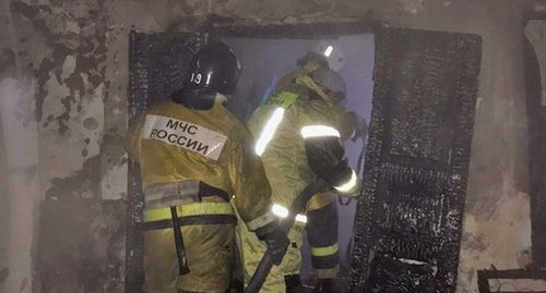 Сотрудники МЧС на месте взрыва газа в Кабардино-Балкарии. Фото: пресс-служба ГУ по КБР http://07.mchs.gov.ru/ Сотрудники МЧС на месте взрыва газа в Кабардино-Балкарии. Фото: пресс-служба ГУ по КБР http://07.mchs.gov.ru/