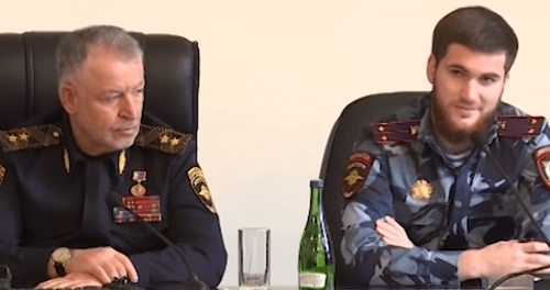 Висхан Мацуев (справа) и глава МВД по Чечне Руслан Алханов. Кадр видео ЧГТРК "Грозный" https://www.youtube.com/watch?v=7EW_jN5cBvY Висхан Мацуев (справа) и глава МВД по Чечне Руслан Алханов. Кадр видео ЧГТРК "Грозный" https://www.youtube.com/watch?v=7EW_jN5cBvY