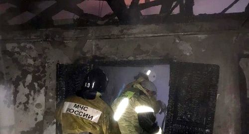 Сотрудники МЧС на месте взрыва газа в Кабардино-Балкарии. Фото: пресс-служба ГУ по КБР http://07.mchs.gov.ru/ Сотрудники МЧС на месте взрыва газа в Кабардино-Балкарии. Фото: пресс-служба ГУ по КБР http://07.mchs.gov.ru/