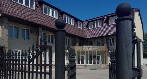 Вход в Северо-Кавказский окружной военный суд. Фото Константина Волгина для "Кавказского узла" Вход в Северо-Кавказский окружной военный суд. Фото Константина Волгина для "Кавказского узла"