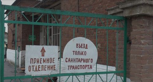 Ворота инфекционной больницы Новочеркасска. Фото Вячеслава Прудникова для "Кавказского узла" Ворота инфекционной больницы Новочеркасска. Фото Вячеслава Прудникова для "Кавказского узла"
