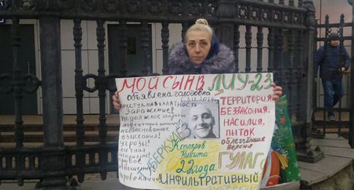 Жительница города Михайловки Волгоградской области Светлана Котлярова во время пикета. Волгоград, 9 декабря 2019 года. Фото предоставлено Светланой Котляровой Жительница города Михайловки Волгоградской области Светлана Котлярова во время пикета. Волгоград, 9 декабря 2019 года. Фото предоставлено Светланой Котляровой