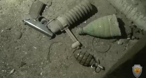 Оружие и боеприпасы. Фото: Пресс-служба Национального антитеррористического комитета http://nac.gov.ru Оружие и боеприпасы. Фото: Пресс-служба Национального антитеррористического комитета http://nac.gov.ru