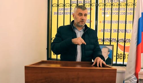 Выступление Бараха Чемурзиева на заседании Совета тейпов ингушского народа. Стоп-кадр из видео на Youtube-канале «Совет тейпов Республики Ингушетия». https://www.youtube.com/watch?v=8fr6C2Gaa4w&list=PL3RHYsScb9il6p-z28JcUxtJUY7mtafdM
Выступление Бараха Чемурзиева на заседании Совета тейпов ингушского народа. Стоп-кадр из видео на Youtube-канале «Совет тейпов Республики Ингушетия». https://www.youtube.com/watch?v=8fr6C2Gaa4w&list=PL3RHYsScb9il6p-z28JcUxtJUY7mtafdM