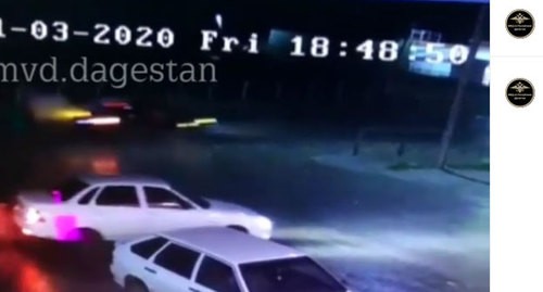 Кадр видеозаписи камеры наблюдения с места ДТП в Каякентском районе, опубликованной МВД по Дагестану https://www.instagram.com/p/B65sAszKMQu/ Кадр видеозаписи камеры наблюдения с места ДТП в Каякентском районе, опубликованной МВД по Дагестану https://www.instagram.com/p/B65sAszKMQu/