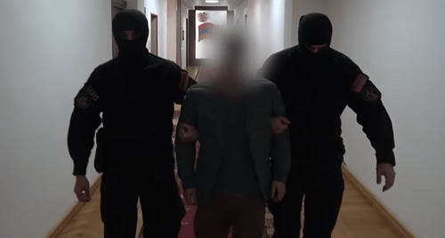 Предполагаемый автор фейковой новости о Пашиняне. Кадр видео СНБ Армении https://youtu.be/yFORlxgfDNM Предполагаемый автор фейковой новости о Пашиняне. Кадр видео СНБ Армении https://youtu.be/yFORlxgfDNM
