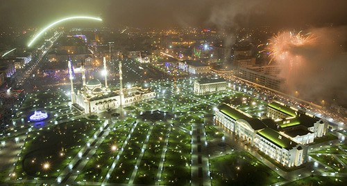 Салют в Грозном на Новый Год. Фото: REUTERS/S.Dal Салют в Грозном на Новый Год. Фото: REUTERS/S.Dal