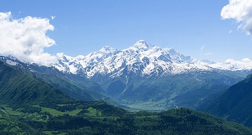 Горы. Грузия. Фото: Alexey Komarov https://ru.wikipedia.org/ Горы. Грузия. Фото: Alexey Komarov https://ru.wikipedia.org/