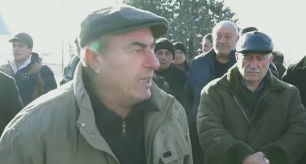 Жители Евгарда протестуют против закрытия роддома. 14 января 2020 г. Стоп-кадр видео канала YouTube "NEWS AM" https://news.am/rus/news/554322.html
