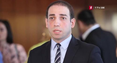 Ираклий Шотадзе. Фото: скриншот https://1tv.ge/ru/news/iraklij-shotadze-vyrazil-gotovnost-vstretitsja-s-otcom-ubitogo-na-ulice-khorava-davida-saralidze/ Ираклий Шотадзе. Фото: скриншот https://1tv.ge/ru/news/iraklij-shotadze-vyrazil-gotovnost-vstretitsja-s-otcom-ubitogo-na-ulice-khorava-davida-saralidze/