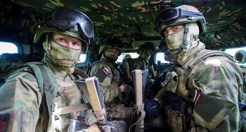 Сотрудники войск Национальной гвардии Российской Федерации Фото: http://rosgvard.ru/ru/page/index/komandnoshtabnye-ucheniya-podrazdelenij-specialnogo-naznacheniya Сотрудники войск Национальной гвардии Российской Федерации Фото: http://rosgvard.ru/ru/page/index/komandnoshtabnye-ucheniya-podrazdelenij-specialnogo-naznacheniya