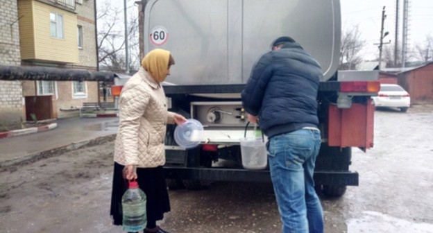 Подвоз воды в Кизляре. Фото Расула Магомедова для "Кавказского узла"